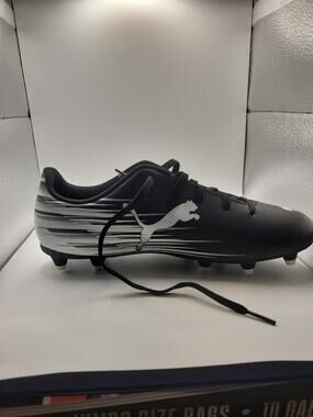 PUMA Cleats Turf & Grass Football & Soccer Youth Boys Size 6 Attacanto Firm